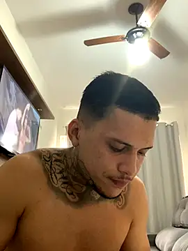 Snapshot of Ryanzl017 chatting on November 16, 10:21 am Ryanzl017 online show from November 16, 10:21 am