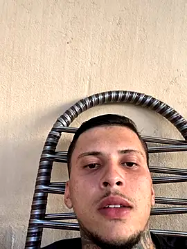 Snapshot of Ryanzl017 chatting on December 2, 9:10 pm Ryanzl017 online show from December 2, 9:10 pm