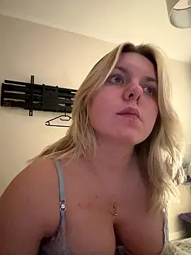 Snapshot of Nallinee chatting on January 8, 10:56 pm Nallinee online show from January 8, 10:56 pm