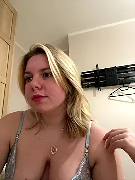 Snapshot of Nallinee chatting on January 10, 4:42 pm Nallinee online show from January 10, 4:42 pm