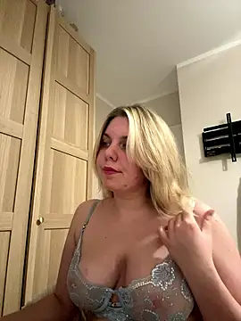 Snapshot of Nallinee chatting on January 15, 12:48 am Nallinee online show from January 15, 12:48 am