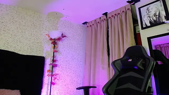 Snapshot of Noise_Lux33 chatting on November 27, 11:45 am Noise Lux33 online show from November 27, 11:45 am