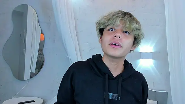 Snapshot of nathan_bell chatting on November 30, 3:21 am nathan bell online show from November 30, 3:21 am