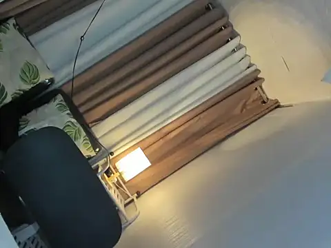 Snapshot of Xxjasmine_foxxX chatting on December 4, 6:05 pm Xxjasmine foxxX online show from December 4, 6:05 pm