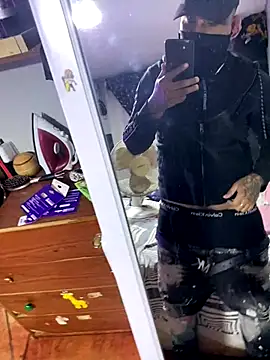 Snapshot of Matiascolageno chatting on December 4, 12:42 am Matiascolageno online show from December 4, 12:42 am