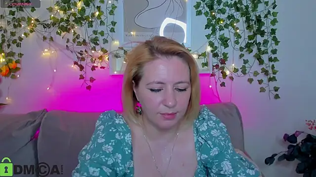 miss lisaaa online show from November 15, 2:53 am