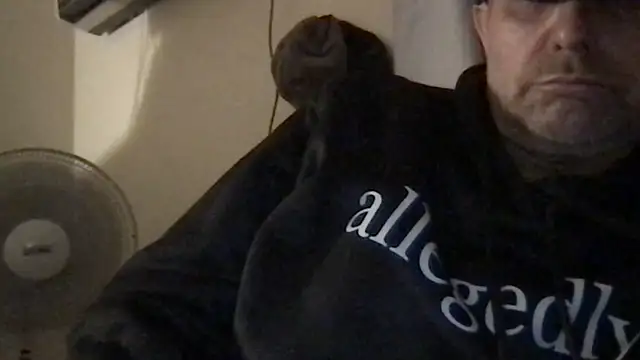 Snapshot of Headx2 chatting on March 28, 11:48 pm Headx2 online show from March 28, 11:48 pm