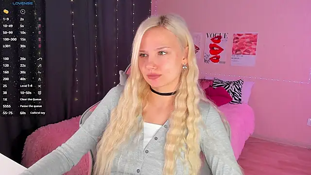 Snapshot of murmurmiace chatting on December 5, 10:13 am murmurmiace online show from December 5, 10:13 am