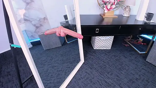 VanillaFlo online show from February 3, 6:40 am