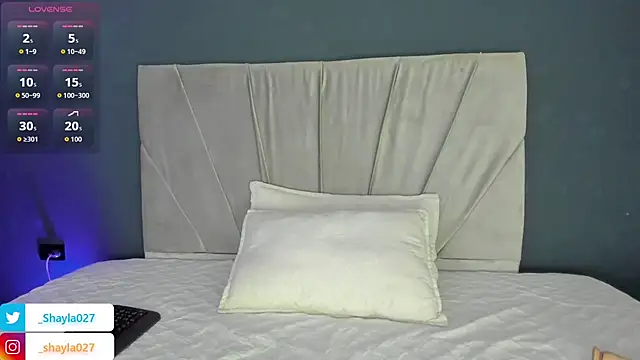 Snapshot of Jasmiine_01 chatting on December 4, 1:20 pm Jasmiine 01 online show from December 4, 1:20 pm