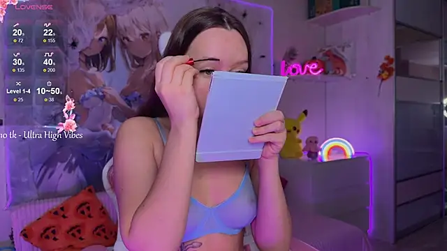 Snapshot of CheekySashaCharm chatting on December 2, 6:08 am CheekySashaCharm online show from December 2, 6:08 am