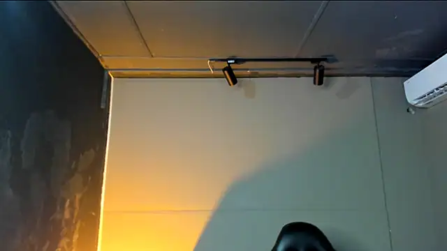 Snapshot of nicolvibes_212 chatting on November 27, 9:28 pm nicolvibes 212 online show from November 27, 9:28 pm