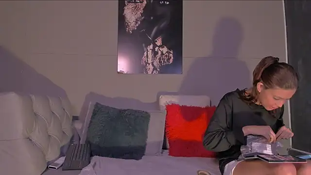 nicolvibes 212 online show from June 21, 7:38 pm