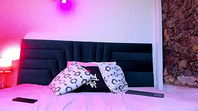 VictoriaRouge  online show from March 10, 4:06 am