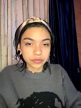 Snapshot of Lily_Sex chatting on December 14, 3:01 am Lily Sex online show from December 14, 3:01 am