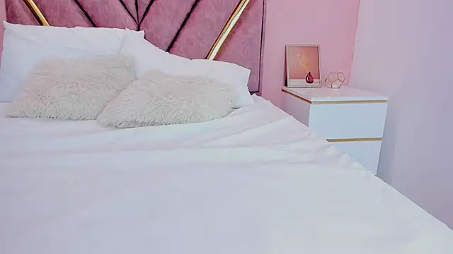 roxyflame  online show from December 19, 11:39 am