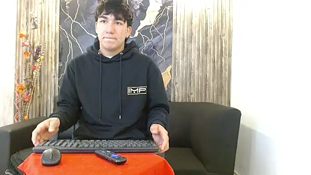 Snapshot of Tommy160920 chatting on November 17, 12:55 pm Tommy160920 online show from November 17, 12:55 pm