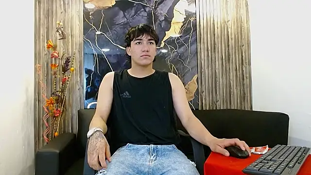 Snapshot of Tommy160920 chatting on November 18, 12:42 pm Tommy160920 online show from November 18, 12:42 pm