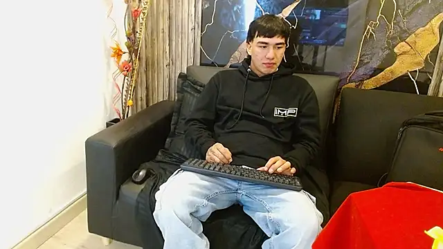 Snapshot of Tommy160920 chatting on November 20, 1:00 pm Tommy160920 online show from November 20, 1:00 pm