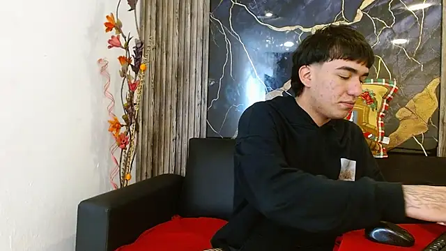 Snapshot of Tommy160920 chatting on November 21, 1:10 pm Tommy160920 online show from November 21, 1:10 pm