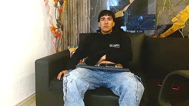 Snapshot of Tommy160920 chatting on December 1, 12:54 pm Tommy160920 online show from December 1, 12:54 pm