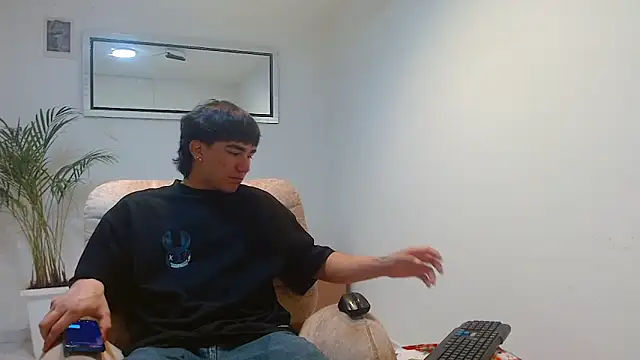 Snapshot of Tommy160920 chatting on December 15, 12:53 pm Tommy160920 online show from December 15, 12:53 pm