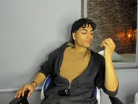 MattFiore online show from January 11, 7:52 pm