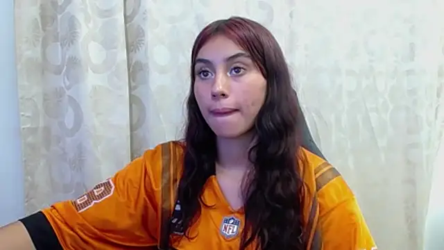 Snapshot of zharyt_sweet chatting on December 5, 1:31 pm zharyt sweet online show from December 5, 1:31 pm