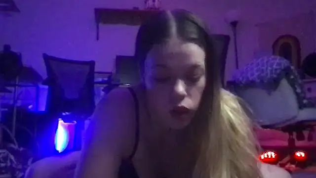 Snapshot of Luna_Ray_21 chatting on December 3, 4:09 am Luna Ray 21 online show from December 3, 4:09 am