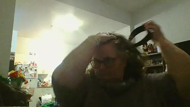 TiguhguhrsRose online show from November 18, 3:23 am