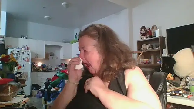 TiguhguhrsRose online show from December 3, 3:36 am