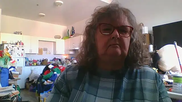 TiguhguhrsRose online show from December 4, 6:49 pm