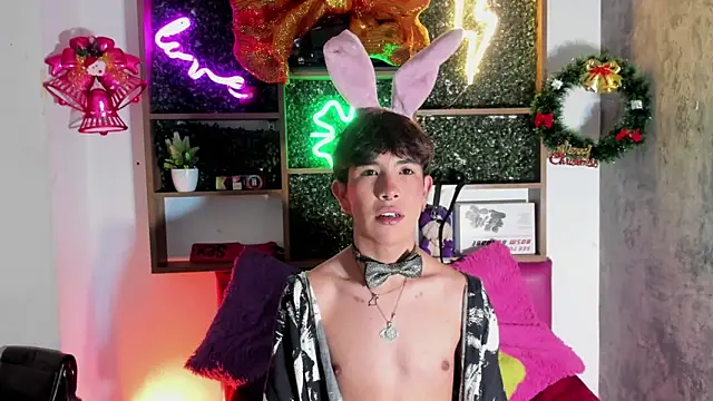 Snapshot of Angeldust19 chatting on December 4, 3:05 am Angeldust19 online show from December 4, 3:05 am