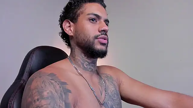 LuigiVitale 1 online show from February 14, 1:57 am