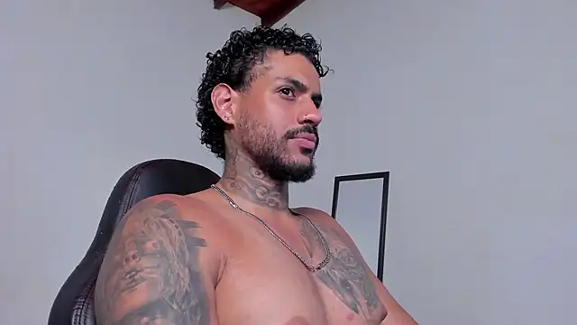 LuigiVitale 1 online show from April 13, 1:33 am