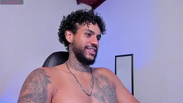 LuigiVitale 1 online show from August 3, 1:59 am