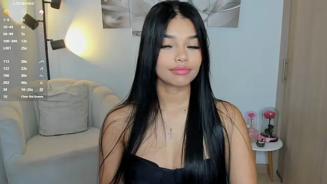haileyflorez  online show from April 29, 5:30 pm