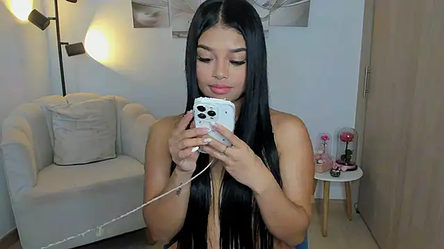 haileyflorez  online show from May 2, 4:45 pm