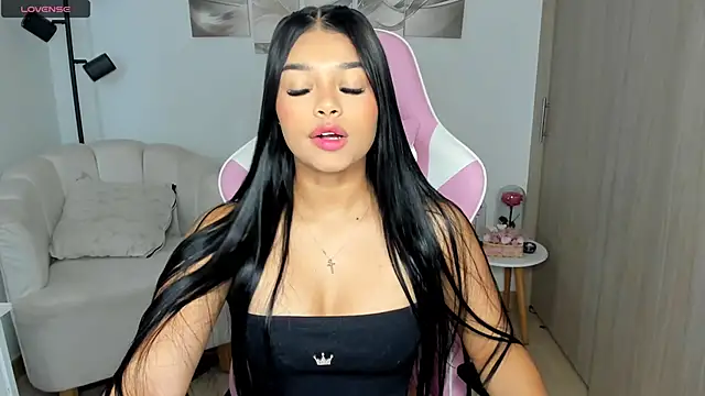 haileyflorez  online show from May 13, 1:19 pm