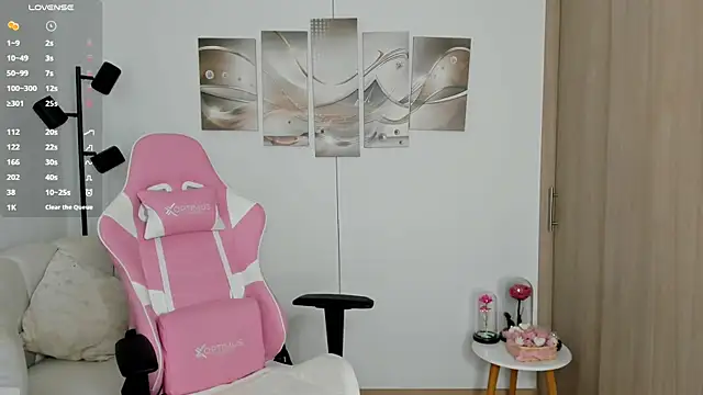 haileyflorez  online show from June 4, 1:39 pm