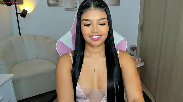 haileyflorez  online show from June 10, 2:38 pm