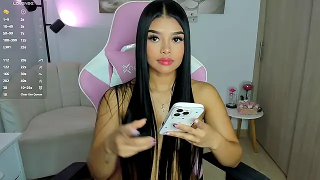 haileyflorez  online show from June 14, 3:36 pm