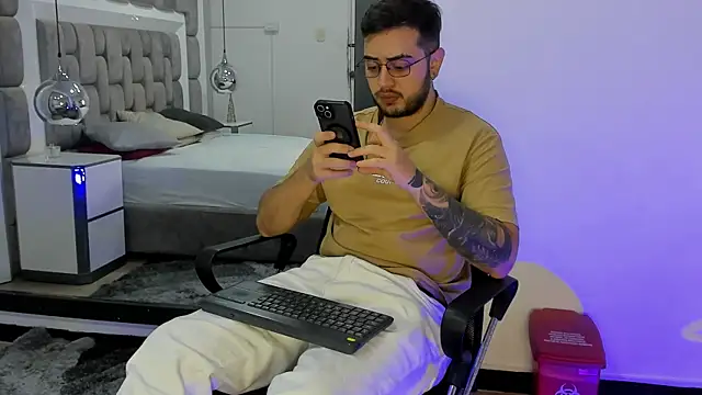 Ethan Greys online show from December 14, 3:56 am