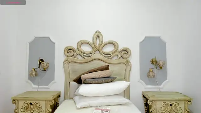 Snapshot of kendall_jones7 chatting on December 14, 7:40 pm kendall jones7 online show from December 14, 7:40 pm