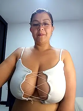 Snapshot of CelesteAlvarez1989 chatting on April 12, 2:16 am CelesteAlvarez1989 online show from April 12, 2:16 am