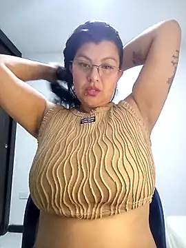 Snapshot of CelesteAlvarez1989 chatting on April 14, 5:02 am CelesteAlvarez1989 online show from April 14, 5:02 am