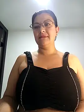 Snapshot of CelesteAlvarez1989 chatting on April 15, 6:31 am CelesteAlvarez1989 online show from April 15, 6:31 am
