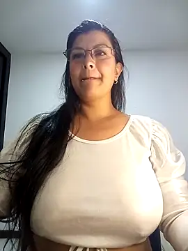 Snapshot of CelesteAlvarez1989 chatting on April 28, 2:27 am CelesteAlvarez1989 online show from April 28, 2:27 am