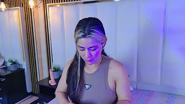 Snapshot of Lia_Jonesss chatting on December 5, 9:29 am Lia Jonesss online show from December 5, 9:29 am