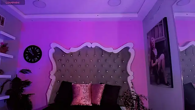 Snapshot of LeslieAmor1 chatting on November 21, 6:01 am LeslieAmor1 online show from November 21, 6:01 am